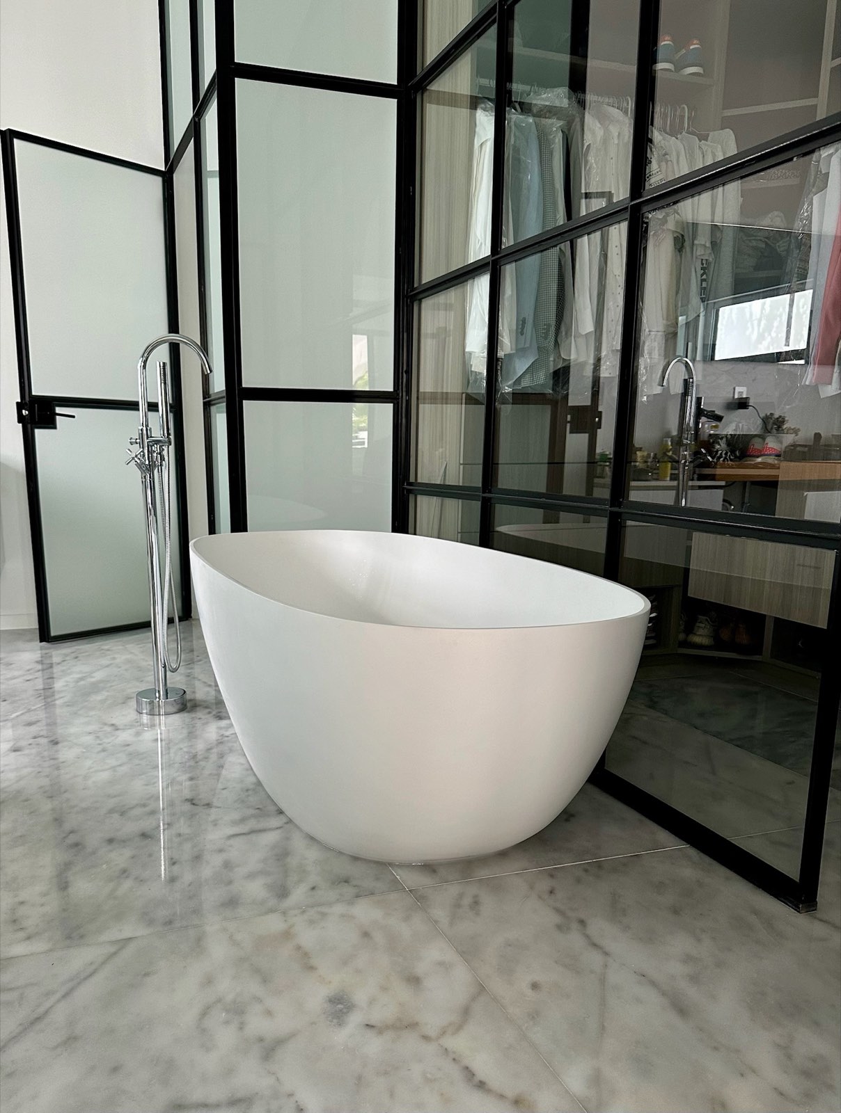Freestanding soaker tub installation